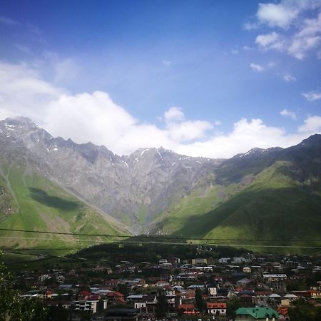 Belas Guesthouse Kazbegi Exteriör bild