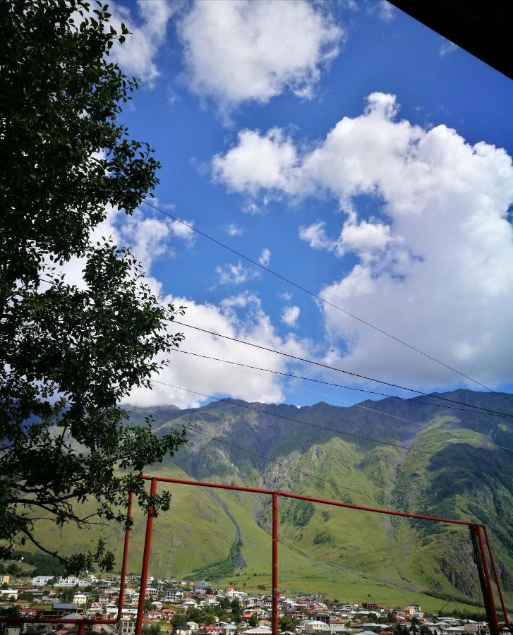 Belas Guesthouse Kazbegi Exteriör bild