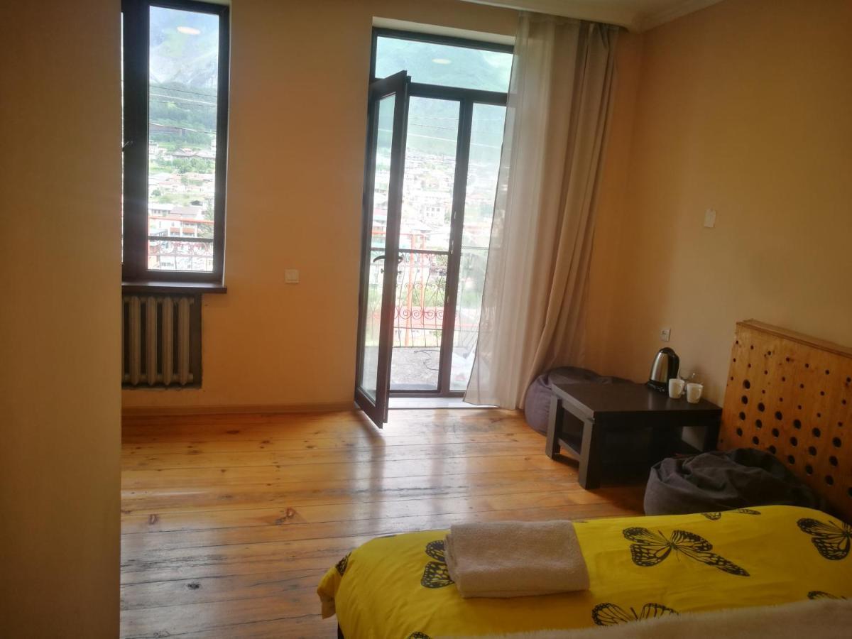 Belas Guesthouse Kazbegi Exteriör bild