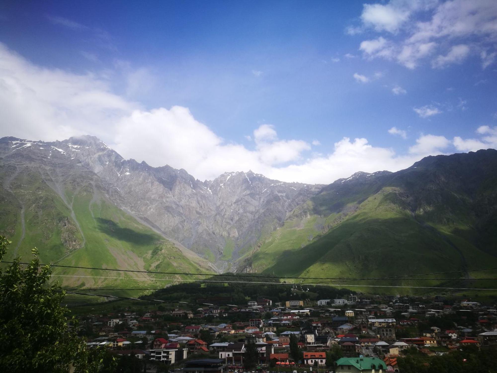 Belas Guesthouse Kazbegi Exteriör bild
