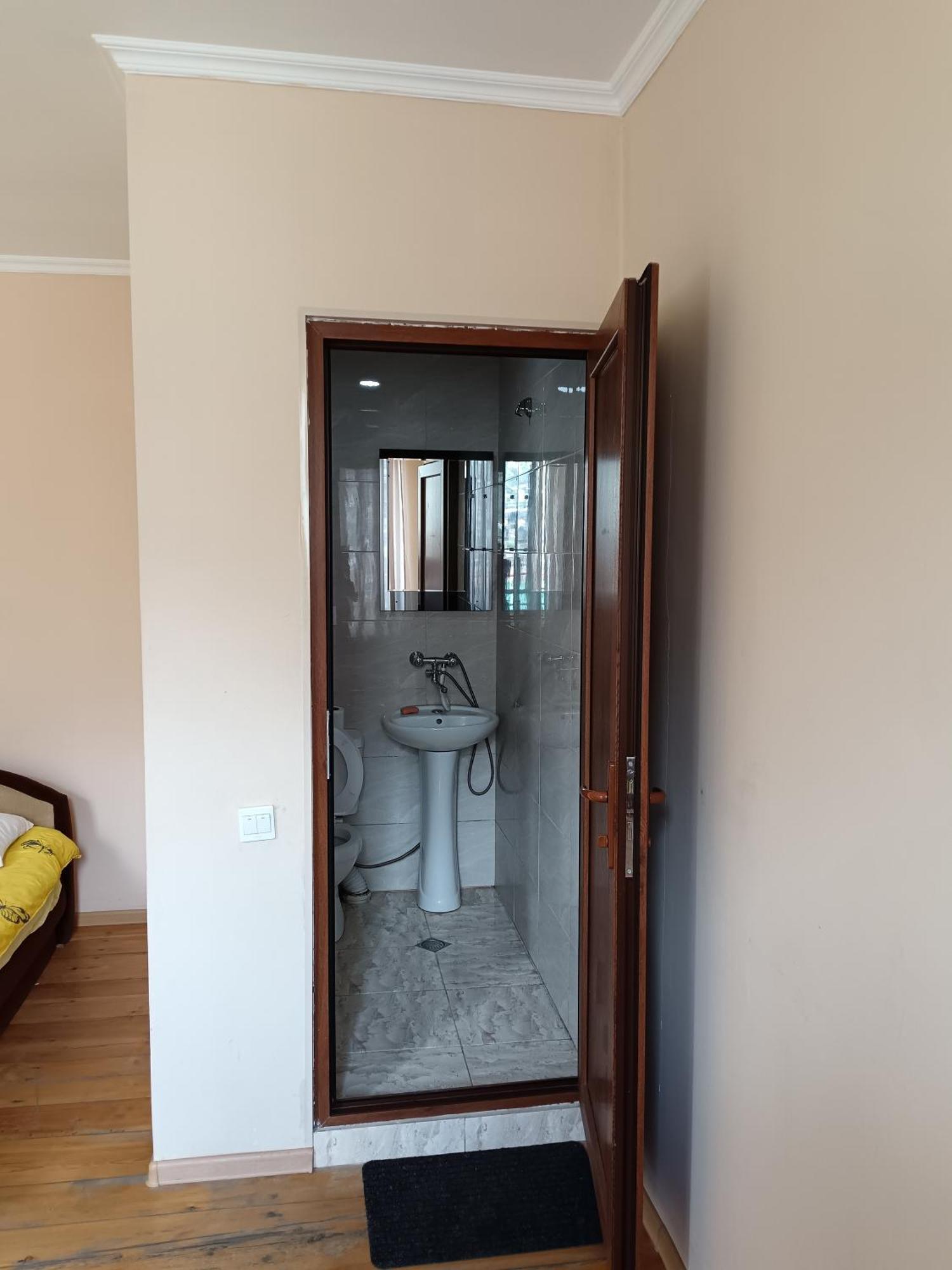 Belas Guesthouse Kazbegi Exteriör bild