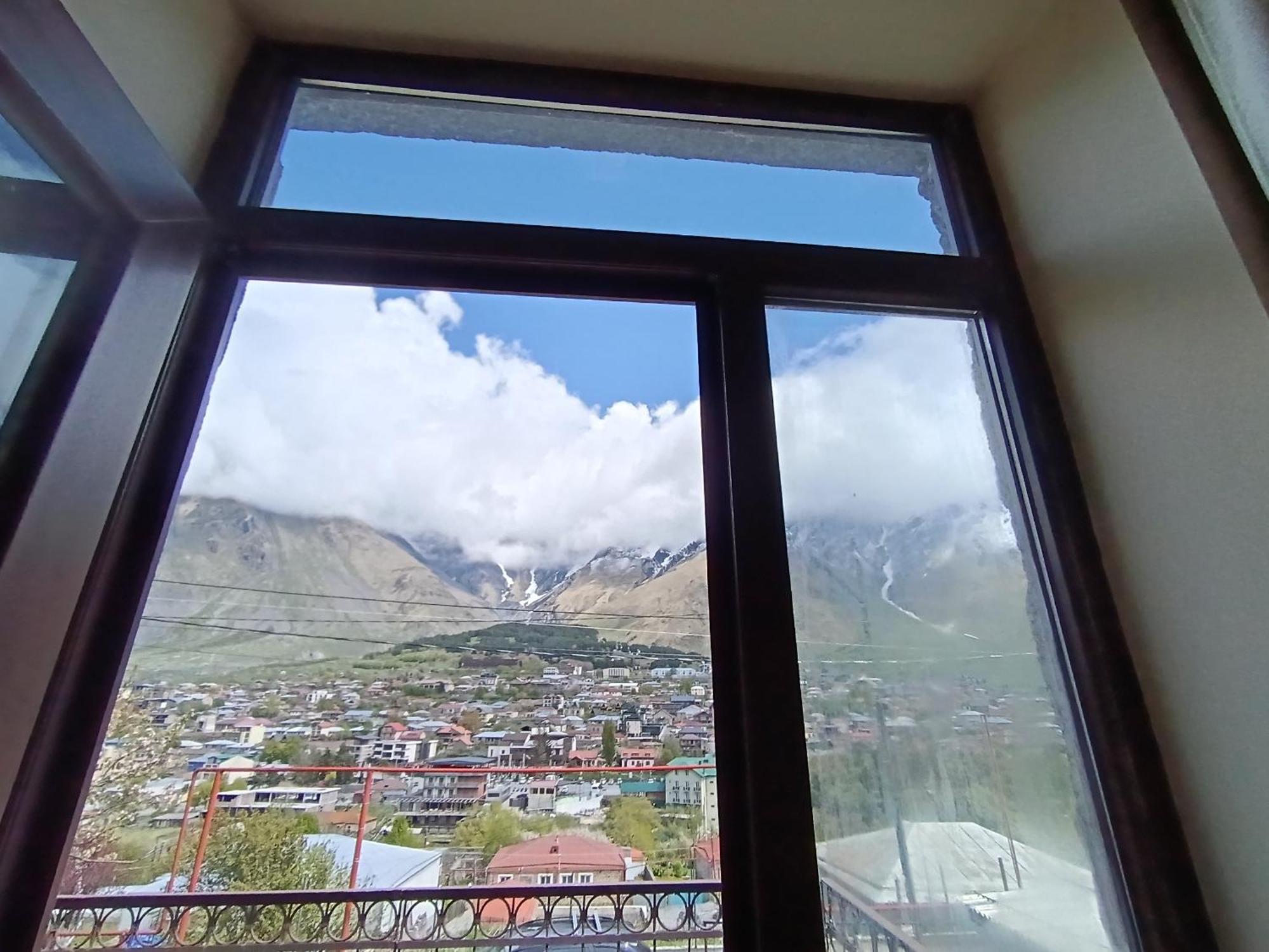 Belas Guesthouse Kazbegi Exteriör bild