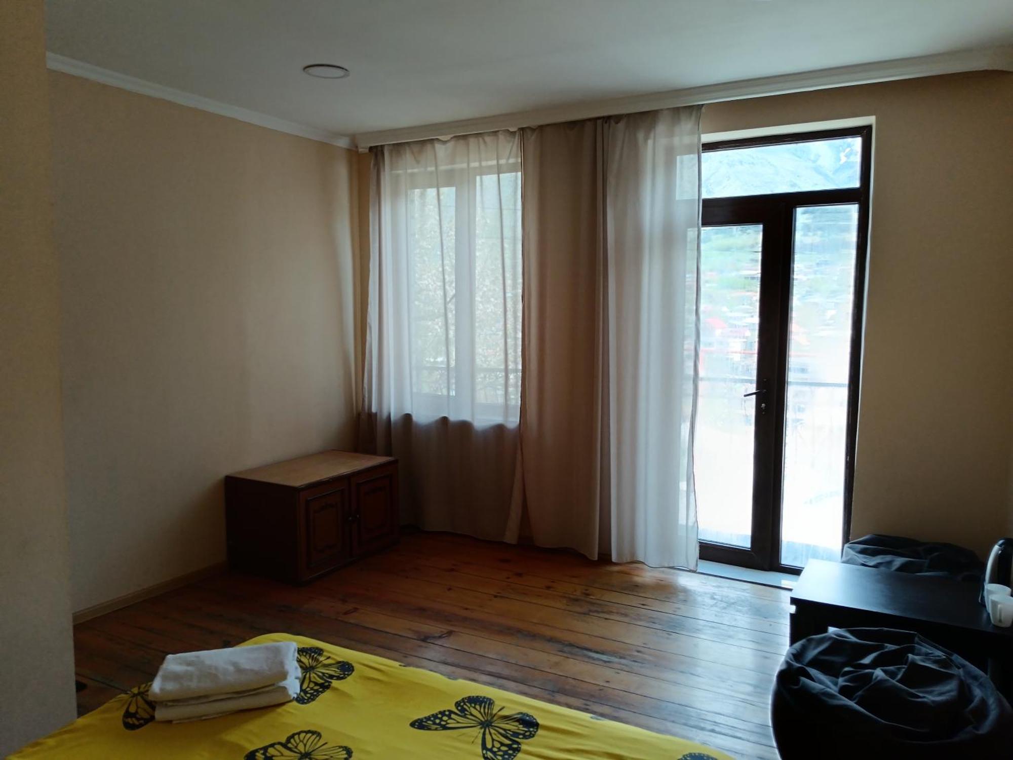 Belas Guesthouse Kazbegi Exteriör bild