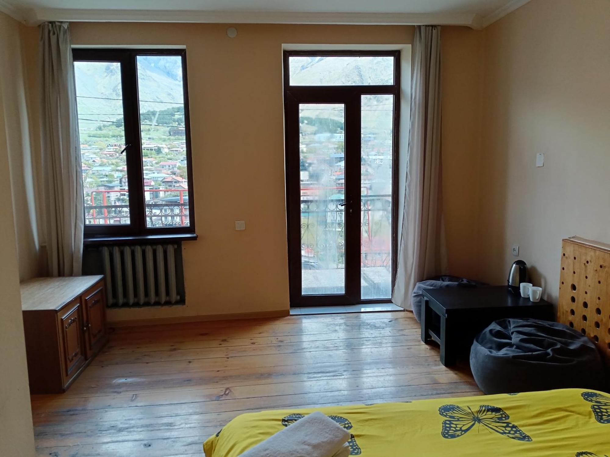 Belas Guesthouse Kazbegi Exteriör bild