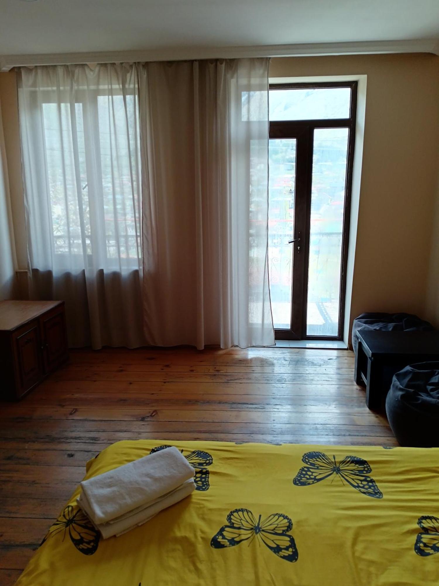 Belas Guesthouse Kazbegi Exteriör bild
