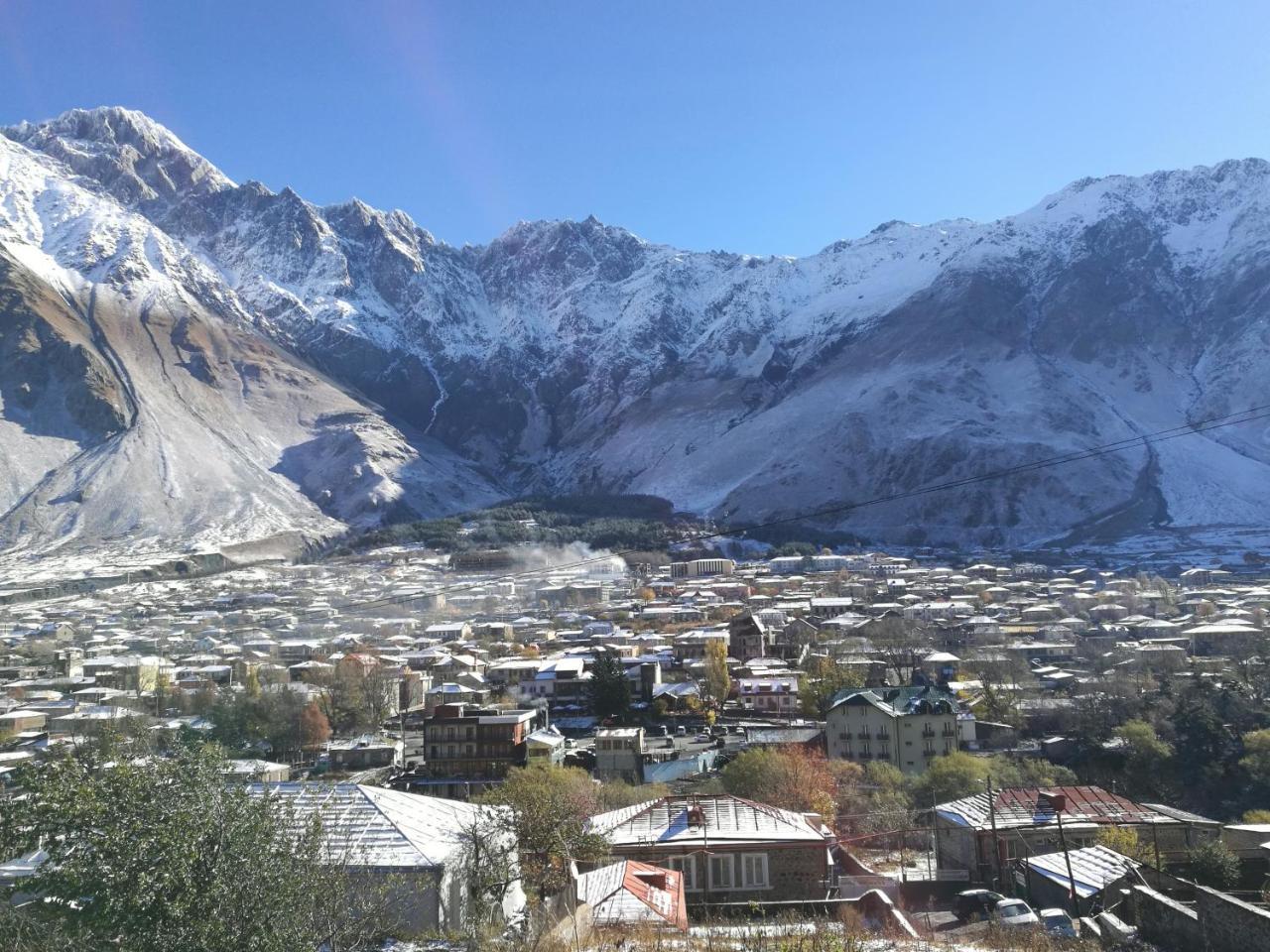 Belas Guesthouse Kazbegi Exteriör bild